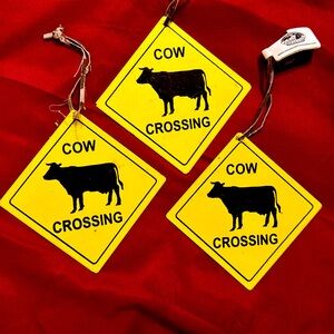 Cow crossing metal Sign! Hang on the wall or tree!